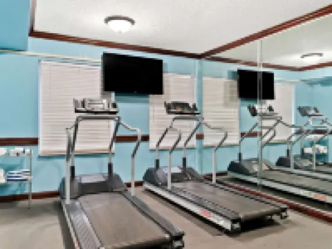 Days Inn & Suites by Wyndham Warren Hotels in Warren