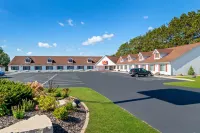 Econo Lodge Inn & Suites Hotels near Walmart Supercenter