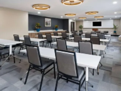 La Quinta Inn & Suites by Wyndham Memphis I-240 メンフィスのホテル