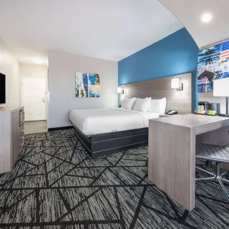 La Quinta Inn & Suites by Wyndham Alvarado