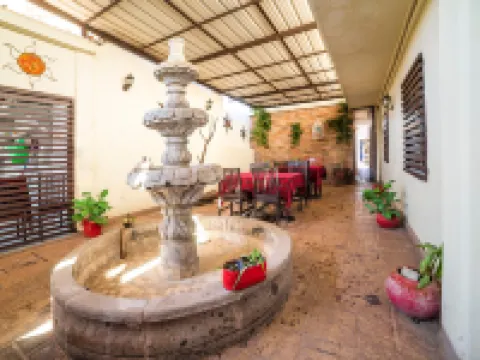 Capital O Hotel Casa Blanca セラヤのホテル