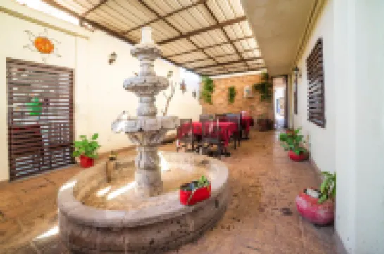 Capital O Hotel Casa Blanca