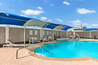 La Quinta Inn & Suites by Wyndham Raymondville - Pools
