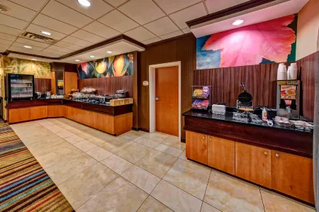 Fairfield Inn & Suites Oklahoma City NW Expressway/Warr Acres Отели в г. Бетани