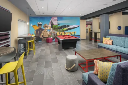 Tru by Hilton Beaufort