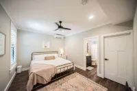 Captains Quarters- located within walking distance to local marina Hotels near Benton Bark Park