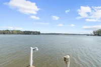 Sleeps 7, Firepit, 2 Kayaks, Big Water + More!