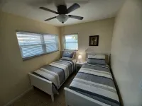 Drift Inn A, Heated Pool, Beach and Amenities, 2-3 min walk.