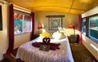 Indian Room at Maui Eco Retreat: Ocean, Waterfall, & Scenic Hiking Trails!