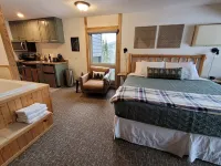 Ski-in/Ski-Out Lutsen Mnt Condo w/ Whirlpool, Fireplace, Resort Pool, & Hot Tub