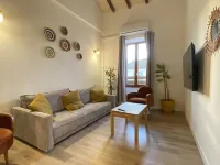 T3 Bord Canal du Midi, Piscine Hotels in Homps