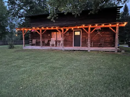 The Eagle’s Nest - 12 miles to Soaring Eagle Casino! Mt. Pleasant - Midland