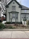 3 min to Starved Rock and 1 block from downtown.