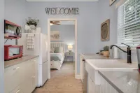 Beautiful Lakeview 1 bedroom/1 bath unit