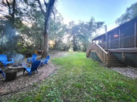 River Daze Cabin - A cozy cabin right on the river