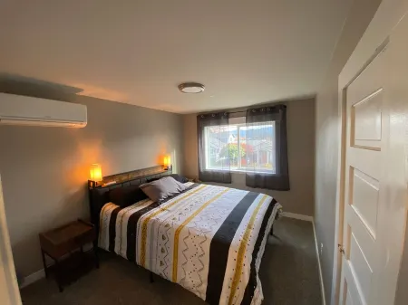 Cozy Cole St Home built in 1910 in Downtown Enumclaw