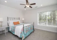 Lakefront Villa in StillWaters – Perfect for Relaxation & Adventure! のホテル