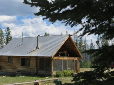 Bluebird cabin in Stanley, Idaho