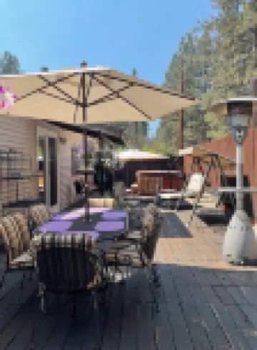 Aspen Ridge Chalet Walk to downtown Truckee and Safeway private hot tub dog ok