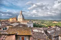Palazzo Bichi Ruspoli-Historical Res, near Campo Square and close to everything
