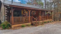 Serenity-A Romantic Secluded Riverfront 1 Level Expansive Log Cabin with Hot-Tub