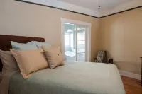 UNWIND ON VINE- A Beautiful Place to Stay and Short Walk to Downtown