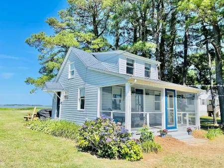 Pet Friendly Delightful Waterfront Cottage on Hoopers Island, MD.
