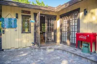 Quaint Pool House in Tropical Setting Hotels near South Florida National Cemetery