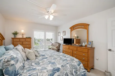 Luxurious 1-Bedroom Condo a Short Walk to Siesta Key Beach Отели в г. Сиеста-Ки