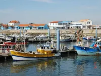 Former fisherman's house with pool in the heart of Old Cotinière Hotels in Saint-Pierre-d'Oleron