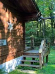 Beautifully decorated large private log home 10 minutes from the mountain.