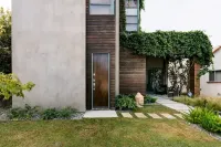 Hotel-Style Independent Suite in Ocean Beach
