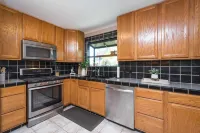 Cheerful & spacious 5bed 3bath Citrus Heights home