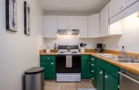Cozy 2-bedroom condo in the heart of Homewood/Vestavia, minutes from Samford/UAB