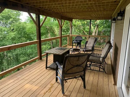 Secluded & Cozy Log Cabin w/Expansive Deck Views