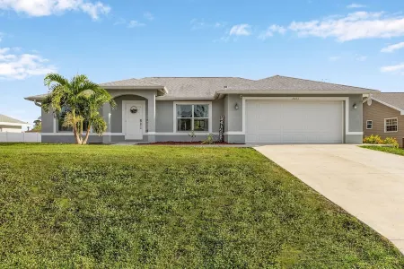 SunnyBeach Luxury Vacation House*Pool*Spa*Central Location Отели рядом с достопримечательностью «Галф Кост Таун Сентер»