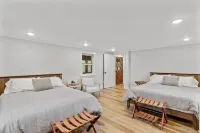 NEW Tranquil Retreat on 42 Acres with Hot Tub, Bordering National Park, WI-FI!