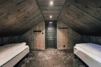 Modern Mountain Cabin - Outdoor Hot Tub - 8 Beds - Homestays