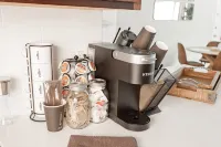 New renovation-1BR-Stylish-Modern-Next to the Lake Walgreens附近的飯店