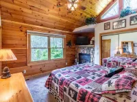 Cozy Cabin with Hot Tub; 5 miles to Harrahs Casino Hotels in Qualla