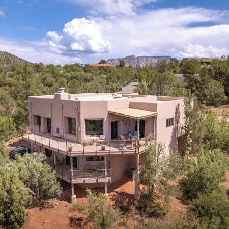 Red Rock View, Hot Tub, 3914sqft & Ms. Pac-Man: Pet-Friendly