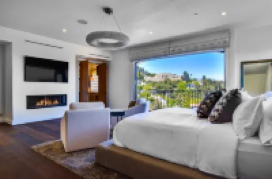 Luxury Resort Style Hollywood Hills Villa Hotels in 