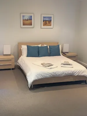 Beautiful modern three bedroom townhouse walking distance to the beach. Các khách sạn ở Cervantes