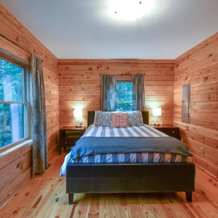 Cabin 114, Luxury 6 bedroom, 3 bath cabin minutes from Downtown Lexington!