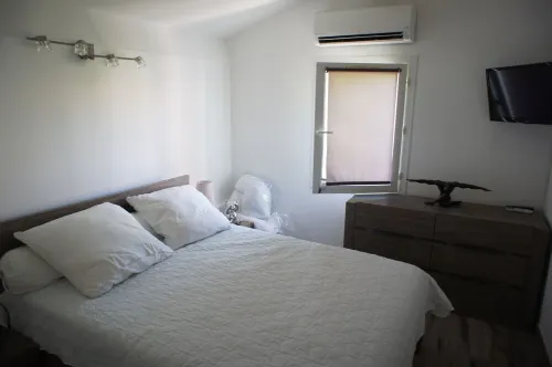 Charming air-conditioned house in Sorède sleeps 4/6, 6 km from Argelès Sur Mer.