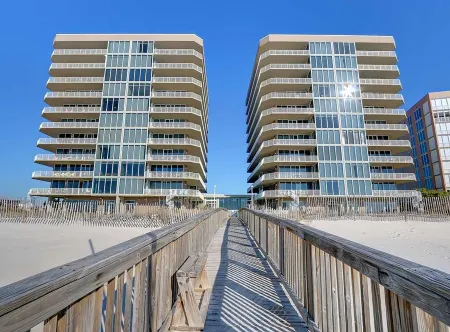 Gorgeous Beach Front Corner Unit   New Luxury Designer Updates /Mediterranean PK Отели рядом с достопримечательностью «Perdido Key Beach»