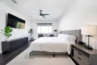 Coachella Oasis Hotel dekat Desert International Horse Park