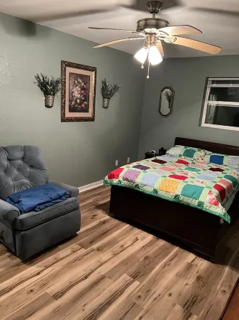 Quiet and secluded barn home close to Ft Leonard Wood and outdoor activities!!!!