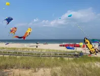 Cozy Poolside Hideaway 2 Blocks to Beach - 4 Beach Badges + Linens & Towels