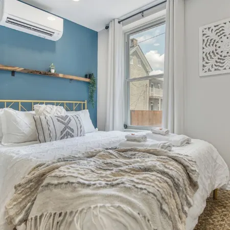 Cozy, dog-friendly, downtown